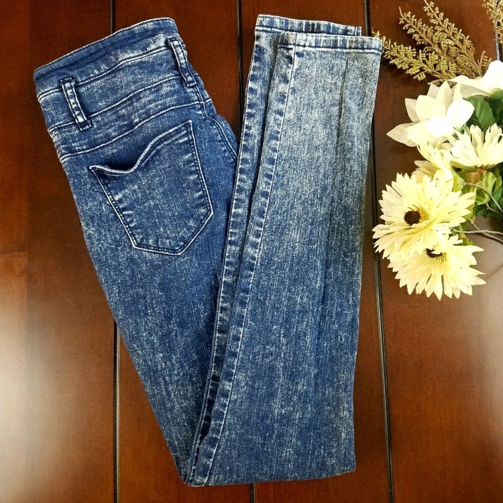 NWT Refuge Jeans